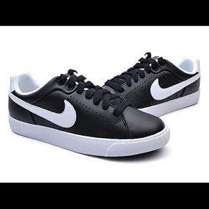 Nike women court tour skinny shoes size 7